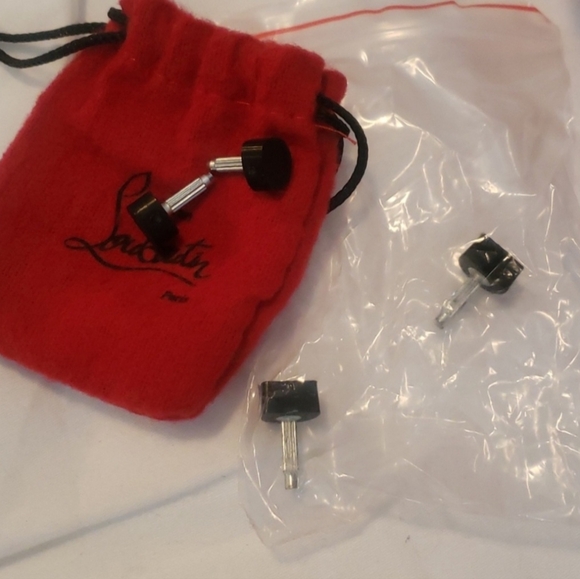 Christian Louboutin - Picture 10 of 10